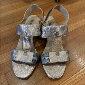 NEW VANELI 9 LEATHER METALLIC SANDALS